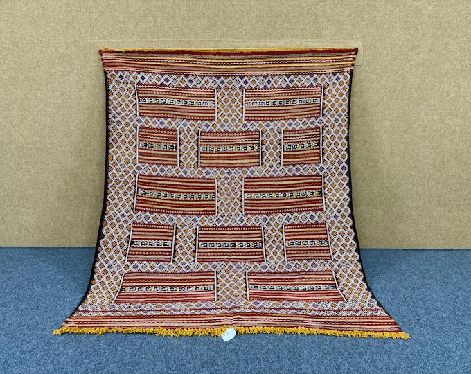 Berber Kilim rug 4,6 x 5,7 ft