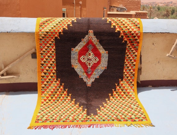 VINTAGE TAZNAKHET RUG - 5x8 rug, Berber Moroccan rug handmade
