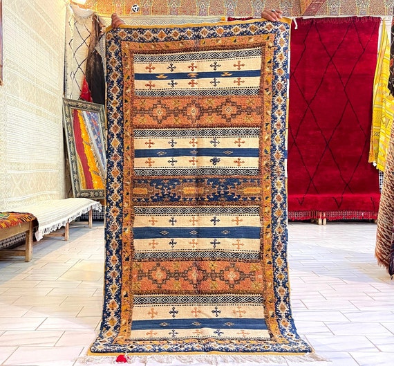Minimalist Berber Moroccan area rug Glaoui Handmade Carpet - 7,08x3,8 feet