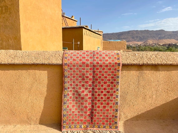 Authentic Moroccan vintage berber area rug - minimalist carpet - 5,8 x 3,3 feet