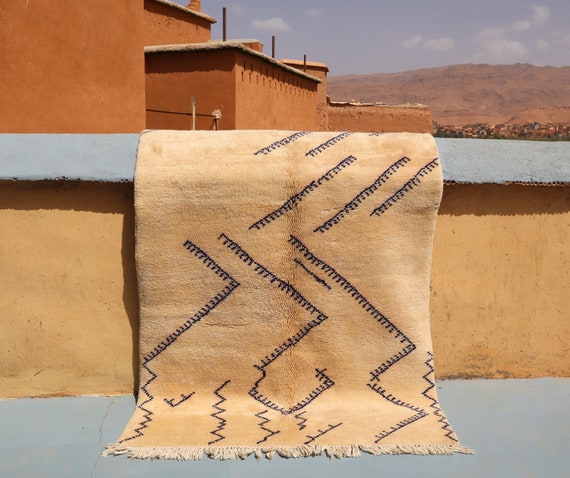 Minimalist Hand-Knotted Berber Rug - 4.9x7 ft - Soft Moroccan Beauty - Beni Mrirt rug - thick rug - Bohemian Rug