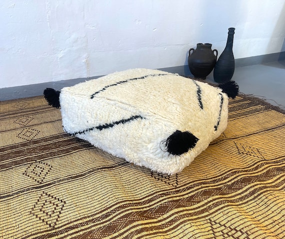 berber pouf -moroccan pouf insert - custom pouf - Moroccan pouf - Wool ottoman - Wool ottoman - Beni Ourain - 24.41” x 24.41”