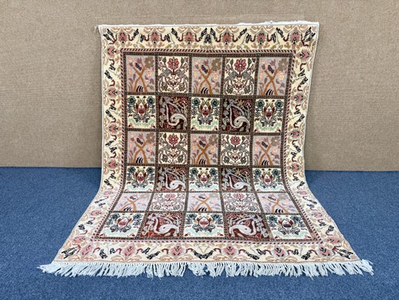 Moroccan rug 5.5 x 7 ft