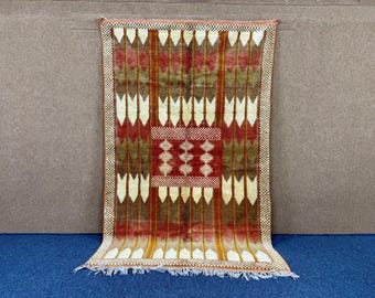 Vintage Boujaad Berber Rug 5x8 - Vibrant Moroccan Rug - Handcrafted Rugs , Touched by Time