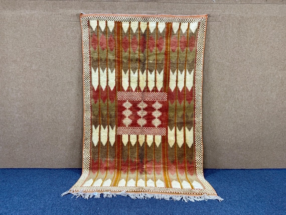 Vintage Boujaad Berber Rug 5x8 - Vibrant Moroccan Rug - Handcrafted Rugs , Touched by Time