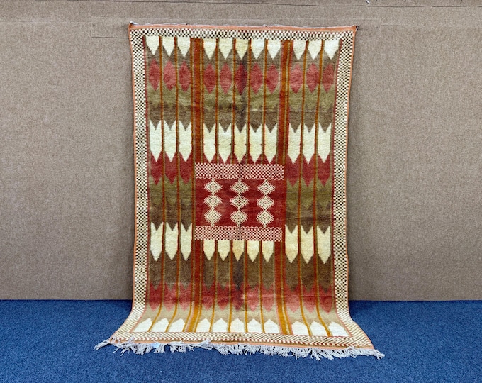 Vintage Boujaad Berber Rug 5x8 - Vibrant Moroccan Rug - Handcrafted Rugs , Touched by Time