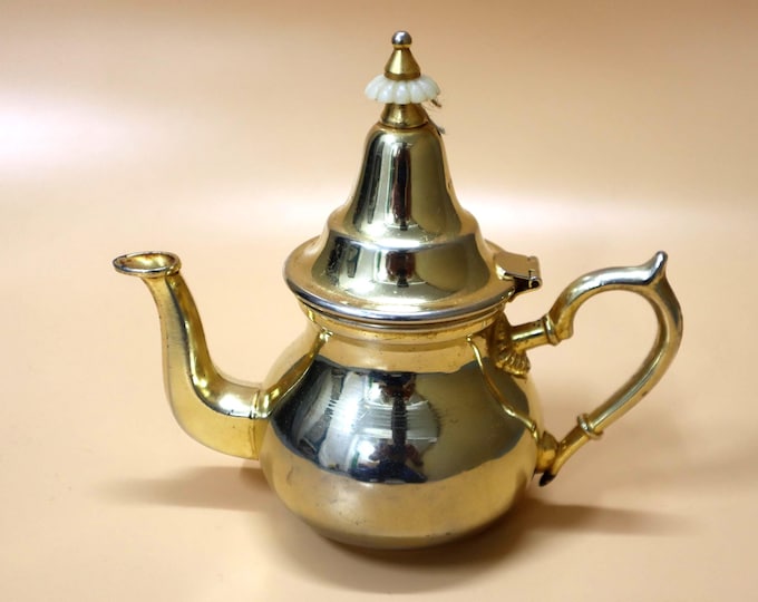 Moroccan Copper Teapot, Vintage Handmade Tea Pot, Traditional Mint Tea Kettle, Berber Moroccan Decor, Handcrafted Copper Serving Teapot
