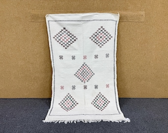 minimalist flat weave Kilim rug 3.5 x 5 ft