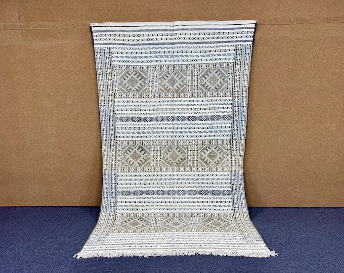 Authentic Kilim Rug from Morocco – Large Berber Wool Flat Weave 5x9 ft – Bohemian Area Carpet –Traditional Moroccan Carpet