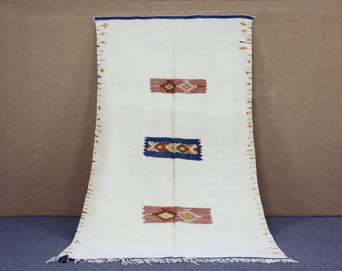 Minimalist White Moroccan Akhnif Rug 5x8 - Handwoven Rug - Natural Wool Area Rug - Flat Weave Akhnif Rug - Berber Rug For Living Room
