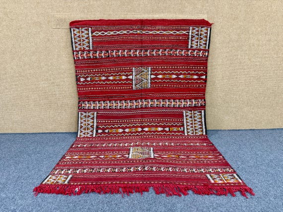 Moroccan rug 4x7 ft– Handwoven Flat Weave Carpet – Ethnic Wool Decor – Moroccan Boho Area Rug –Unique Embroidery Designs
