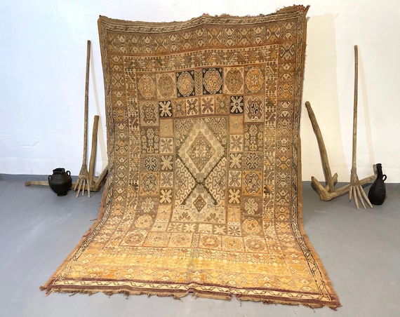 Rare Vintage Beni Mguild rug 6x9, Morrocan Rug, boujaad rug beige, shaggy rug Berber