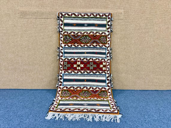 Berber Moroccan rug 2.7 x 5.4 ft