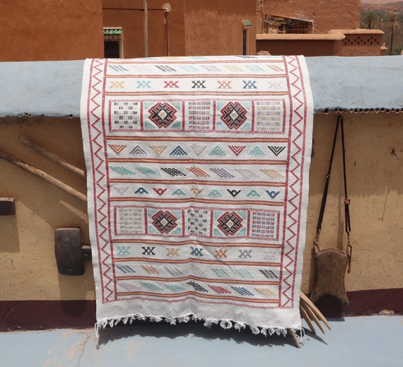 MINIMALIST MOROCCAN RUG - cactus silk rug, 3x5 rug, flatwoven rug, kilim rug, boujad rug, agave rug, silk rug, bedroom white rug