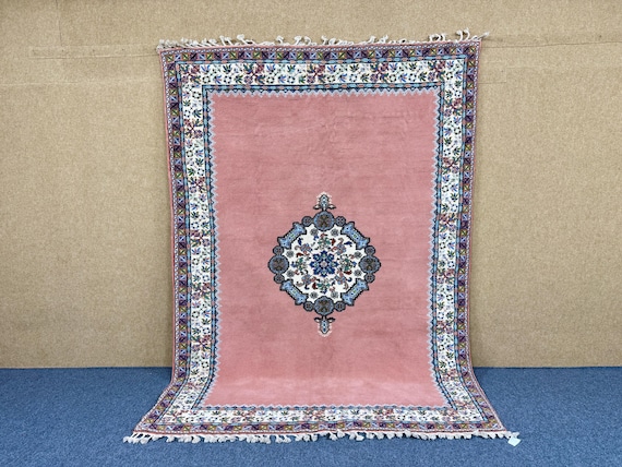 6.9 x 9.2 ft Moroccan rug