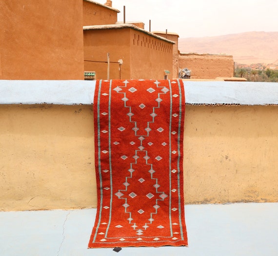 Minimalist Moroccan runner 2.9 x 8.1 Feet - morrocan rug - berber rug - flat weave rug - kilim runner - moroccan hallway - boho rug