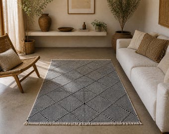 Berber Moroccan zanafi rug 3,5  x 5,5 ft– Black & White Moroccan Flatweave