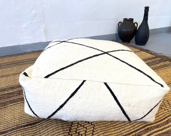 Moroccan checkered pouf, Moroccan pouf insert, cube pouf, Moroccan Pouffe - Wool pouf - Boho Kilim Pouf - 24.41 x 24.41 Inch
