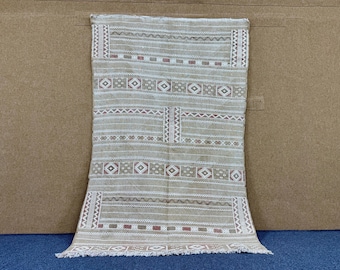 Beige Moroccan Rug 4x7 ft – Moroccan Flatweave Wool Carpet – Vintage Tribal Style– Nomad Berber Wool Rug – Traditional Rug – Home Decor