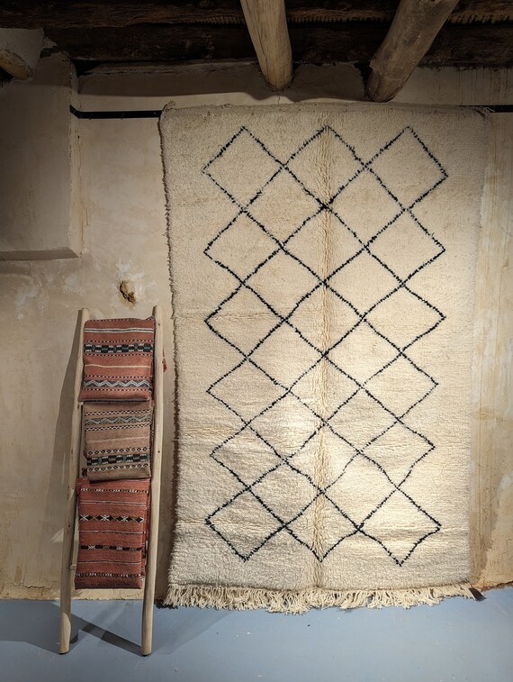 5x8 Minimalist Moroccan Beni Ourain Rug - Hand-Knotted Wool, Elegant Minimalist Area Rug
