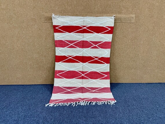 minimalist flat weave rug 3.5 x 5.5 ft