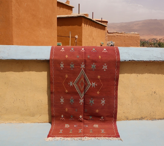 Minimalist Berber rug 3,6 x 7.5 feet - vintage kilim rug - Morrocan rug - Flat weave rug - Akhnif rug - Bedroom rug - Boho rug - Wool rug