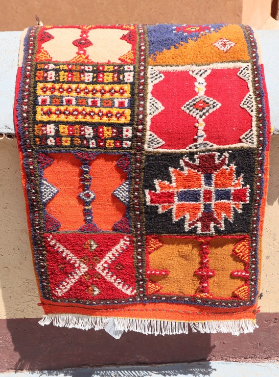 minimalist moroccan rug, 2x3 handmade rug, vibrant berber rug, bedouin rug, high quality rug, traditional sympol rug, taznakht rug