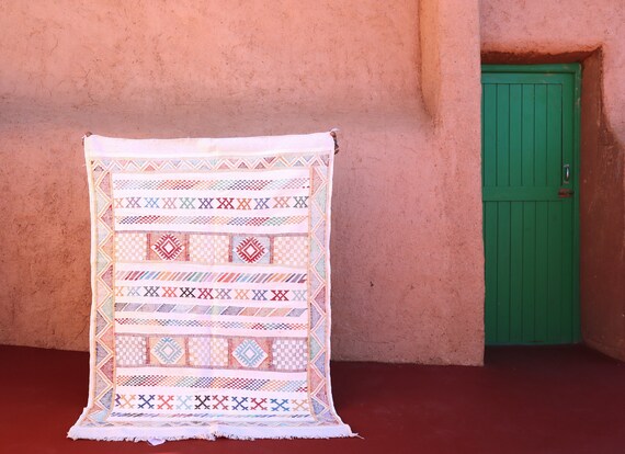 White cactus silk rug white handmade rug, gift for home, berber moroccan rug, boujad rug, flatweave rug kilim, bedroom rug