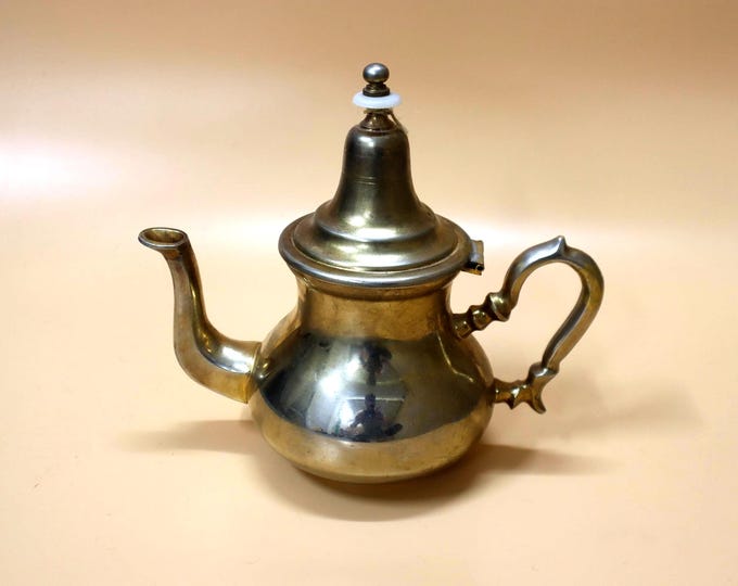Moroccan Copper Teapot, Vintage Handmade Tea Pot, Traditional Mint Tea Kettle, Berber Moroccan Decor, Handcrafted Copper Serving Teapot