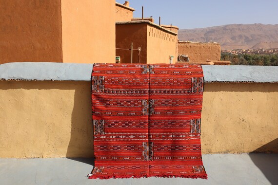 Red Berber Moroccan Kilim Rug - 4x6 rug - Solid Wool Flatweave Area Rug - Beni Mguild red rug - Authentic Moroccan decor