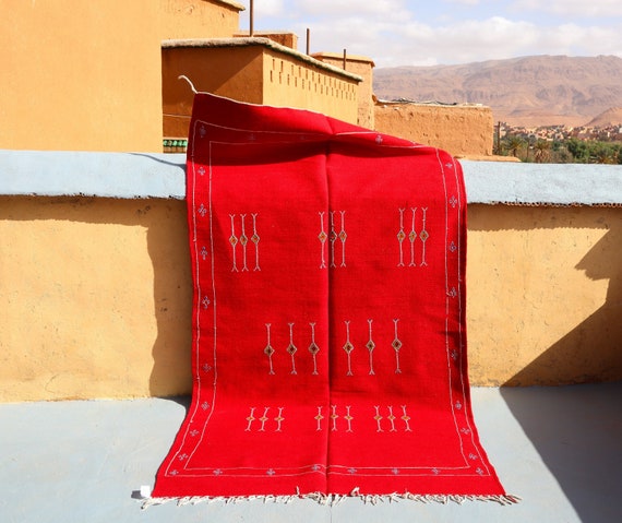 Red Berber Kilim Rug - 5x8 rug - Traditional Moroccan Wool Rug - Flat Woven Berber rug - Akhnif rug - Taznakht rug