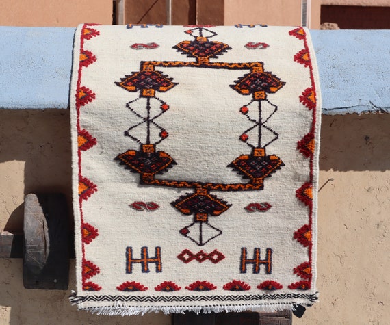 minimalist morrocan rug, 2x3 rug white, handknotted rug, vibrant rug, Ait Ouaghrda, berber wool rug, beautiful morrocan rug, Ait Ouaghrda
