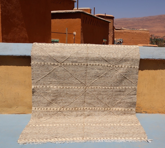 Minimalist Moroccan Zanafi Rug 6x10- Berber Kilim rugs  - kilim rug - beige berber rug - flat weave rug - living room rug