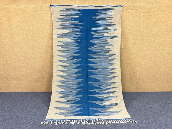 flat weave Moroccan rug 5x8