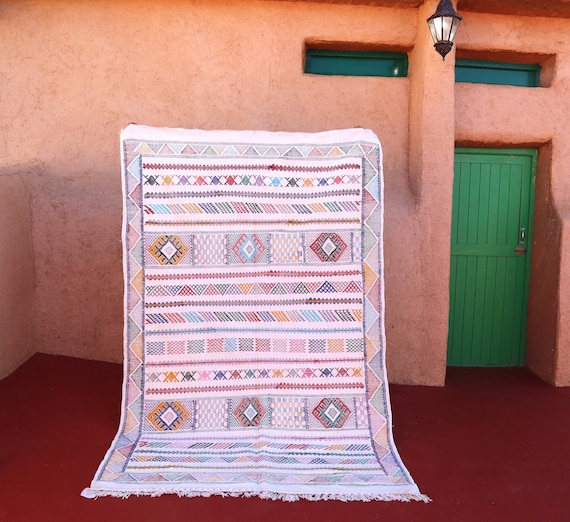 Authentic 5x7 Moroccan Cactus Silk Weave, Minimalist White Berber Design, Sustainable Kilim Rug