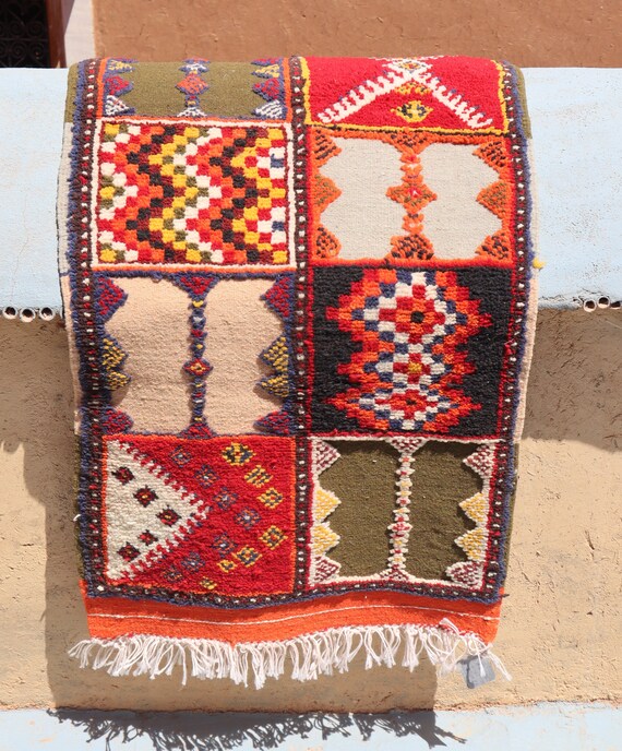 minimalist moroccan rug, 2x3 handmade rug, vibrant berber rug, bedouin rug, high quality rug, traditional sympol rug, taznakht rug