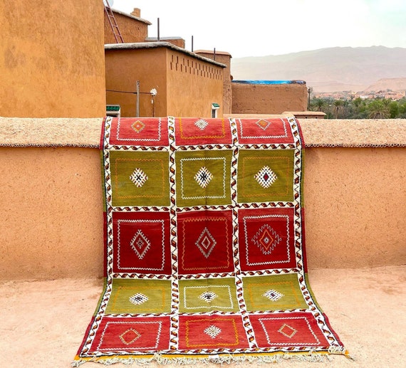 Gorgeous vintage Moroccan area rug berber Glaoui carpet handmade - 8,4 x 5,4 feet