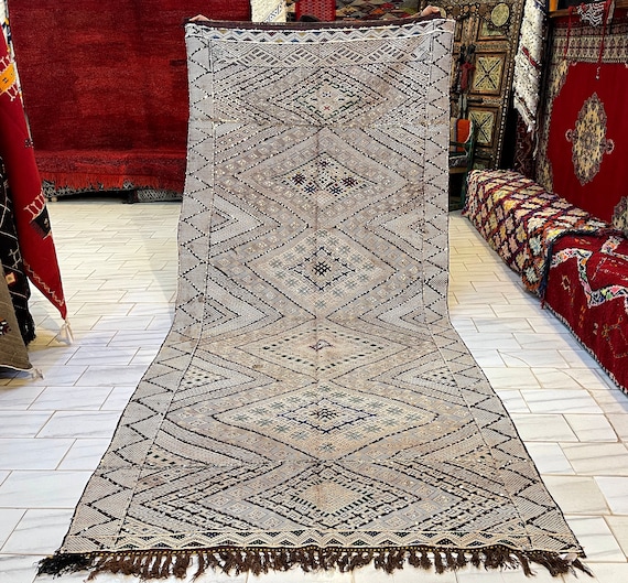 Gorgeous vintage area rug 12x5.8 feet - kilim rug - unique rug - piece of art rug Moroccan nomad Kilim handmade piece - 12.1 x 5.8 Feet