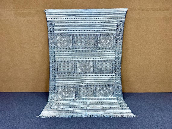 Moroccan Kilim Rug 6x9 ft – Boho Flatweave Wool Carpet – Handmade Large Tribal Area Rug – Atlas Mountains