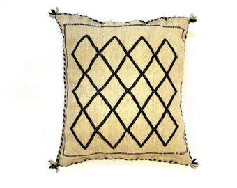 Berber pillow moroccan beni ouarain pillow 50 x 50 cm extra wool pillow, white pillow, handmade beni ouarain pillow.