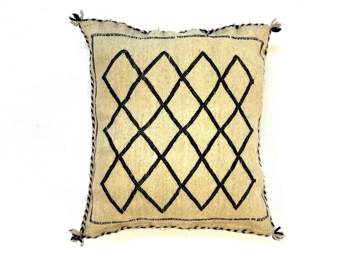 Berber pillow moroccan beni ouarain pillow 50 x 50 cm extra wool pillow, white pillow, handmade beni ouarain pillow.