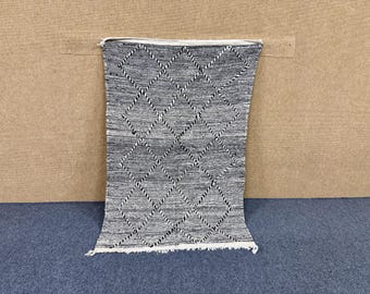 Berber Moroccan zanafi rug 3,5  x 5,5 ft– Black & White Moroccan Flatweave