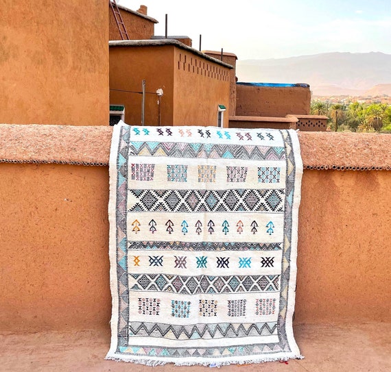 White Moroccan rug - 4x6 rug - Flatweave rug - 4x6 vintage rug - Rainbow rug - Moroccan area rug - 4x6 feet
