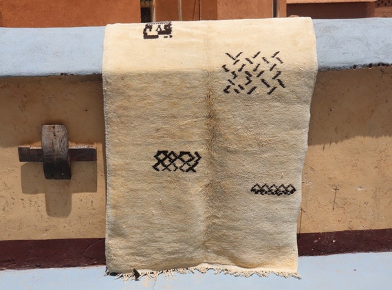 beni ouran rug, 3x5 rug,  beni ouarain rug, small berber rug, amazing traditional berber rug, flatweave wool rug, ancient rug