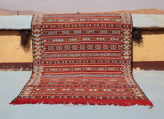 GORGEOUS KILIM BERBER 4x6 rug, red moroccan, beni mguild rug, flat weave boho rug, nomad rug, boujad rug