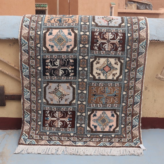 Harmony in Weave Rug,Tapestry of Traditions: A Symphonic Weave,Weft of Wonders