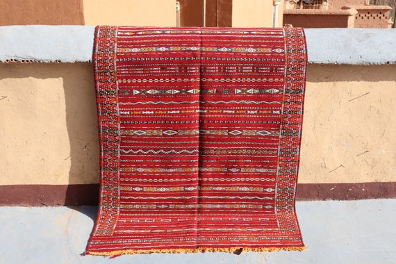 MINIMALIST MORROCAN KILIM 4X7 rug, flat weave red moroccan rug, beni mguild rug, berber beni mrirt rug, nomad rug
