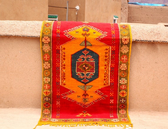 Gorgeous Vintage area rug 4x7 feet - berber rug  moroccan carpet - Ait ouazguite rug - handmade rug - 6.9x3.10 feet