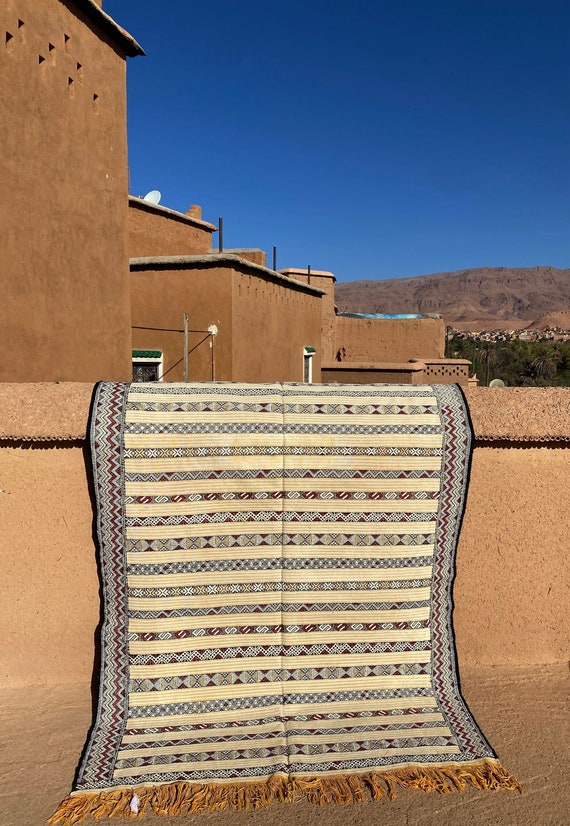 Moroccan rug - 5x7 rug - Flatweave rug - Kilim rug - Pale yellow rug - Stripped kilim rug - 4.9 x 7 feet