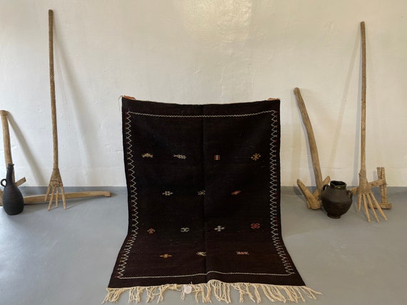 Black Moroccan rug 3.7 x 5.4 Feet  - Flat weave rug - Black Kilim - area rug bedroom - Akhnif rug - Taznakht rug - morrocan area rug